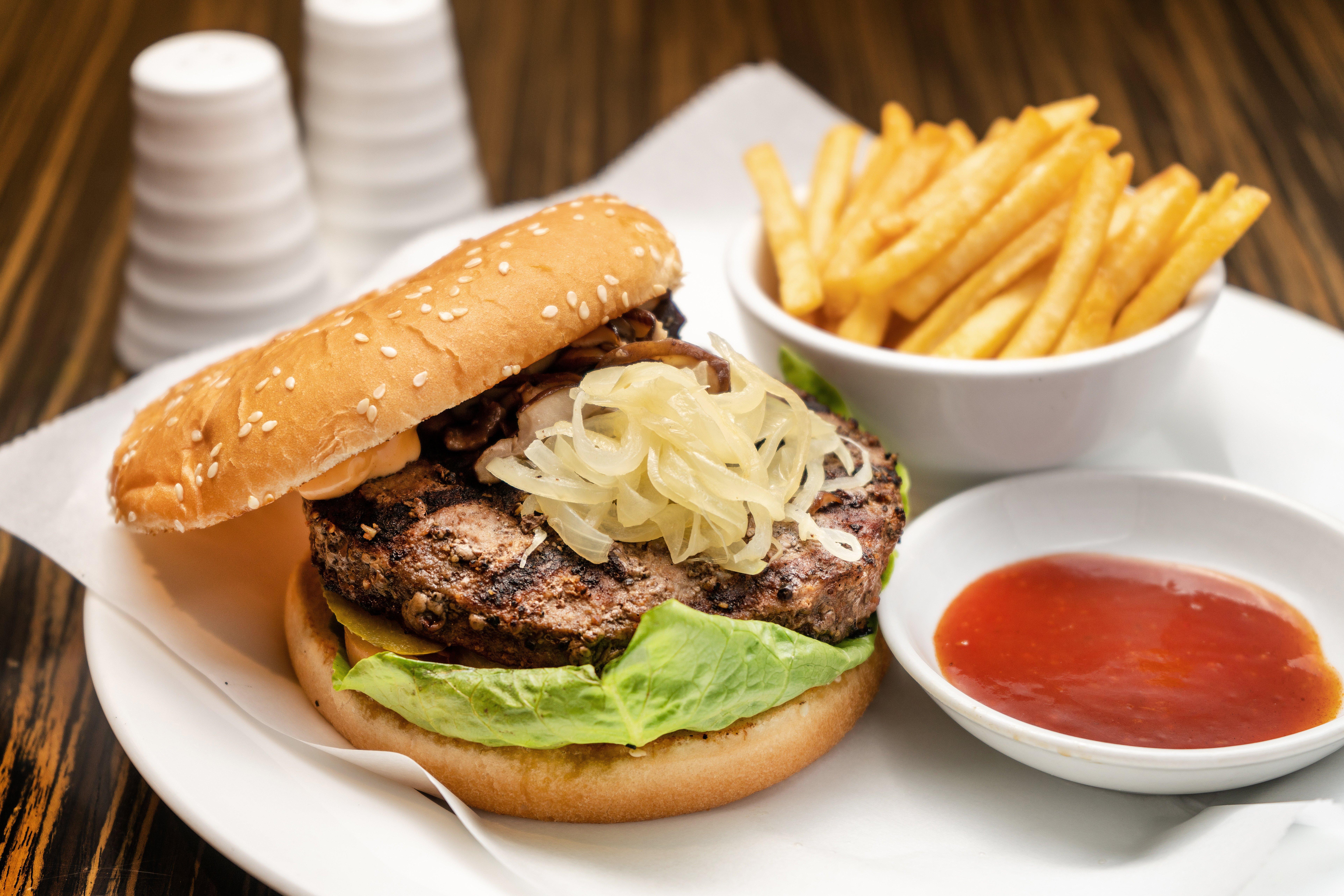 Glenmarie Hotel And Golf Resort Шах-Алам Экстерьер фото A hamburger with fries and ketchup