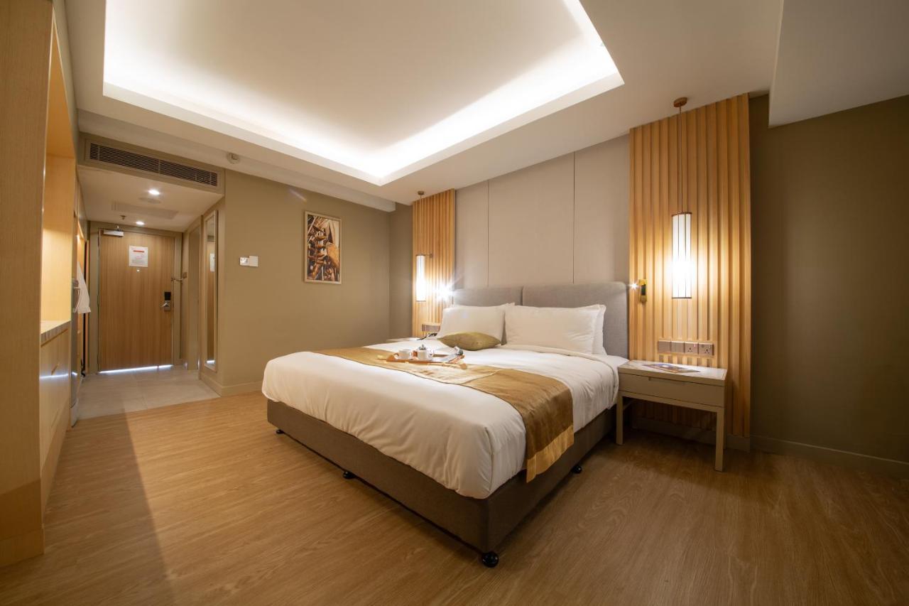 Glenmarie Hotel And Golf Resort Шах-Алам Экстерьер фото Deluxe Room