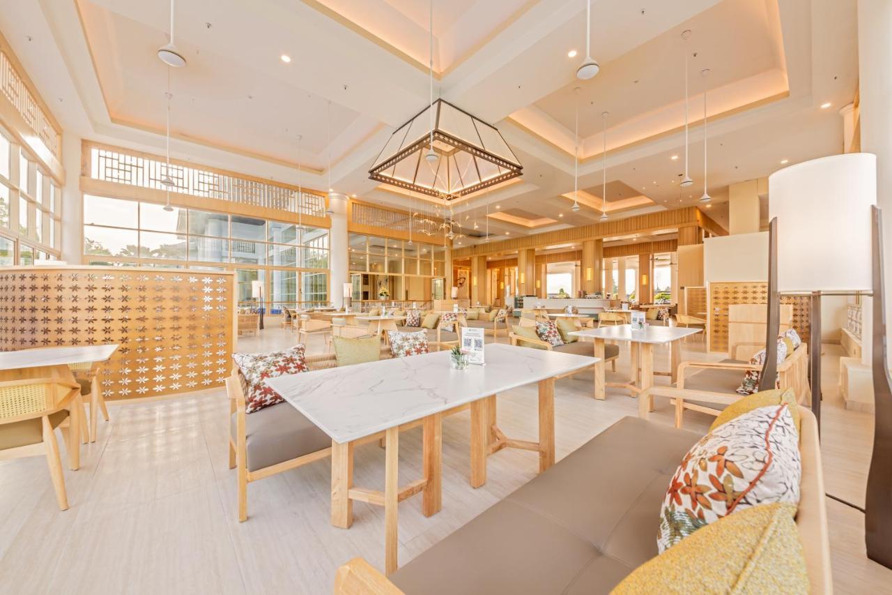 Glenmarie Hotel And Golf Resort Шах-Алам Экстерьер фото The interior of the lounge