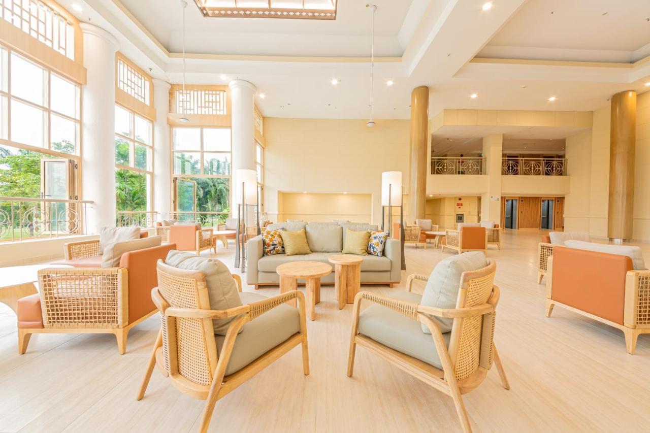 Glenmarie Hotel And Golf Resort Шах-Алам Экстерьер фото The interior of the hospital