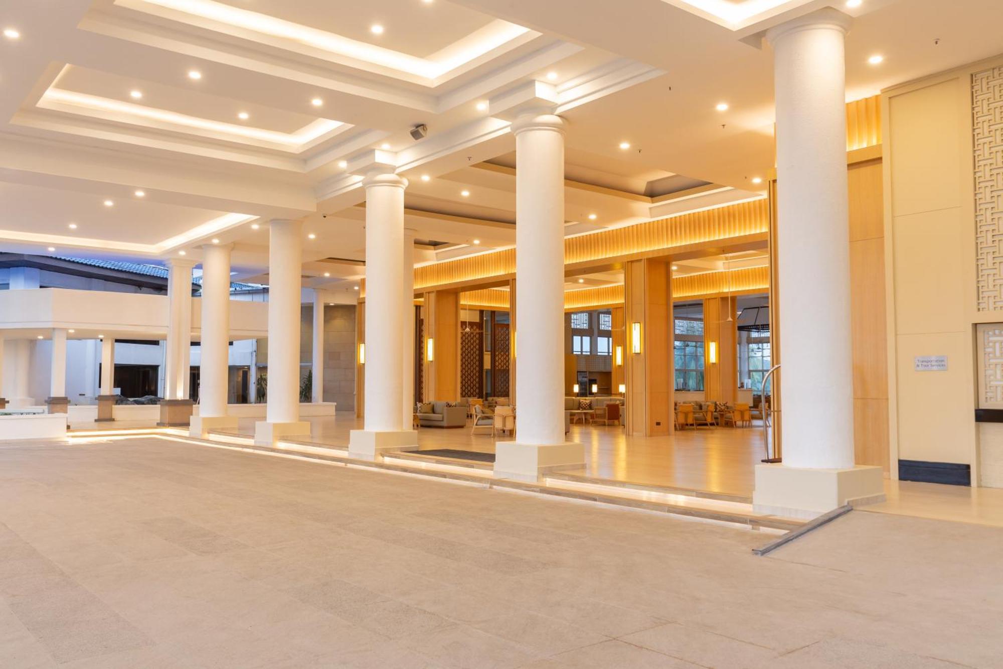 Glenmarie Hotel And Golf Resort Шах-Алам Экстерьер фото The lobby of the hotel