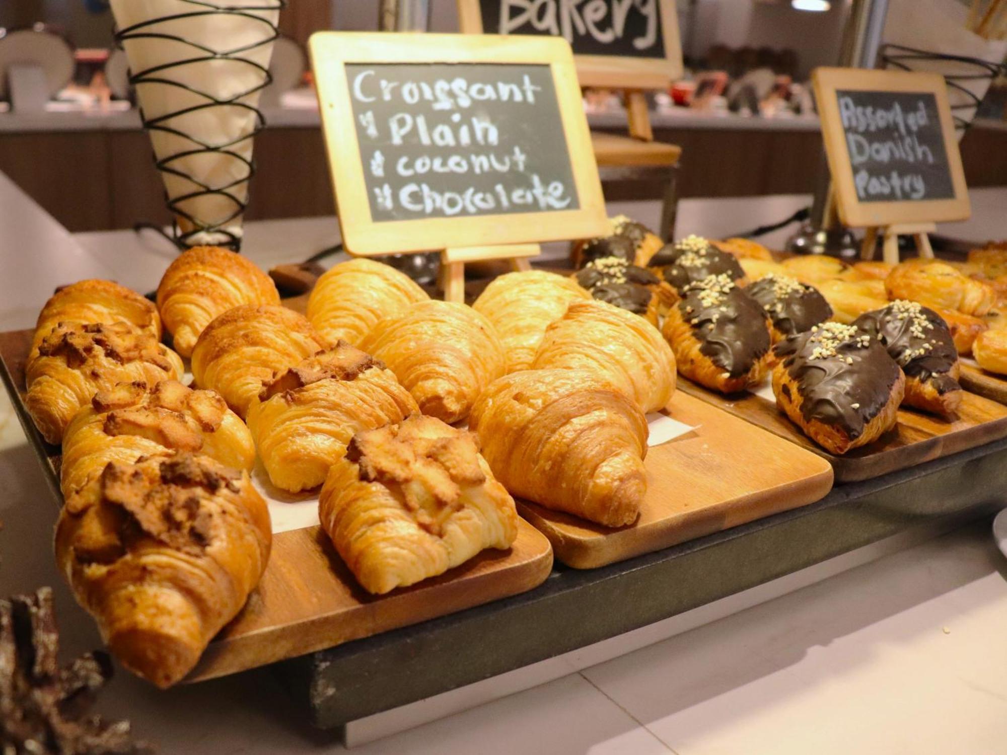 Glenmarie Hotel And Golf Resort Шах-Алам Экстерьер фото Croissants