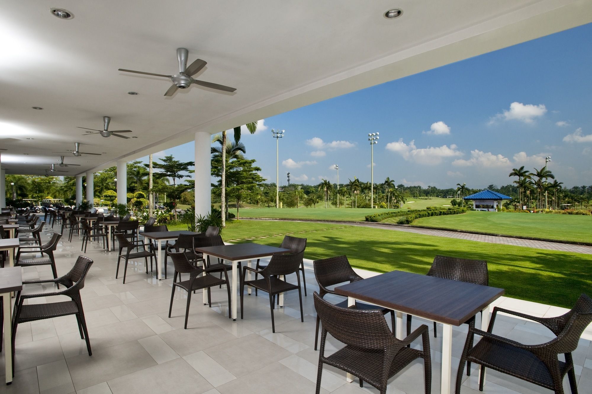 Glenmarie Hotel And Golf Resort Шах-Алам Экстерьер фото Clubhouse